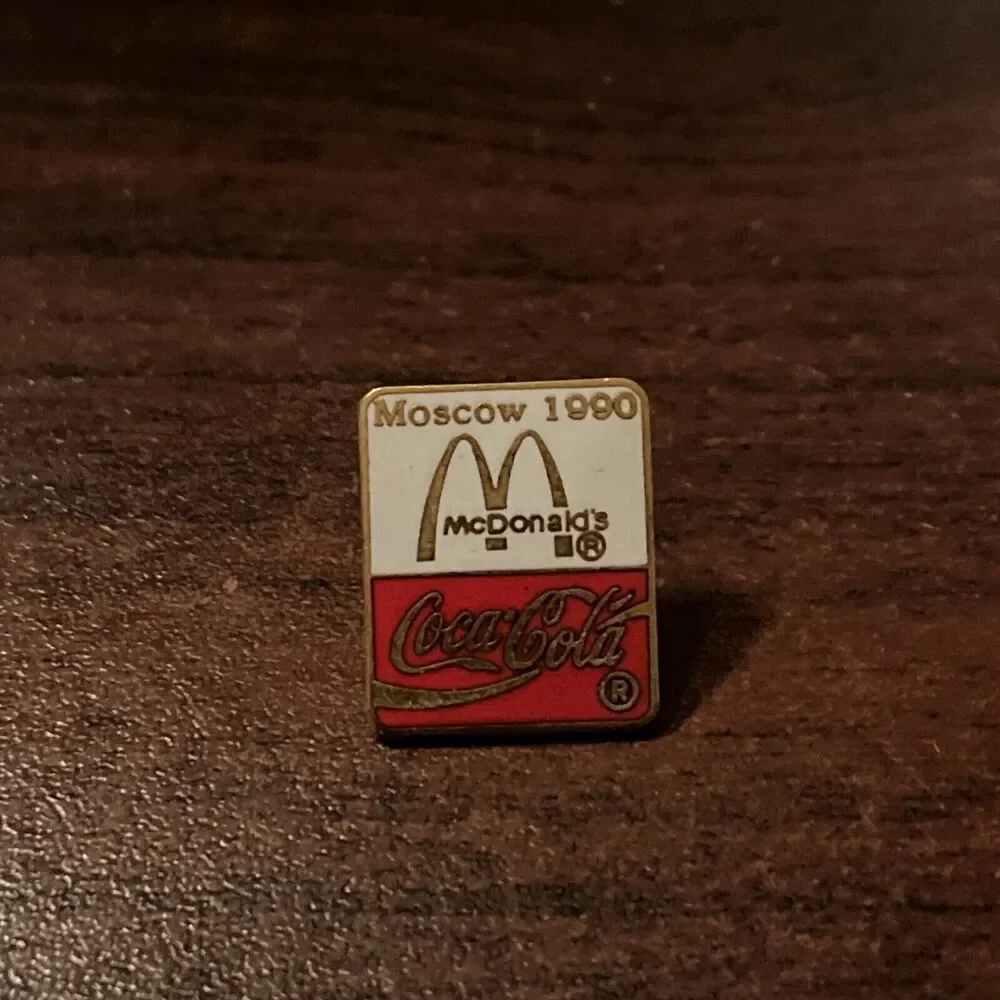 McDonald’s 1990 Coca-Cola Coke Moscow Russia Employee Lapel Hat‎ Pin